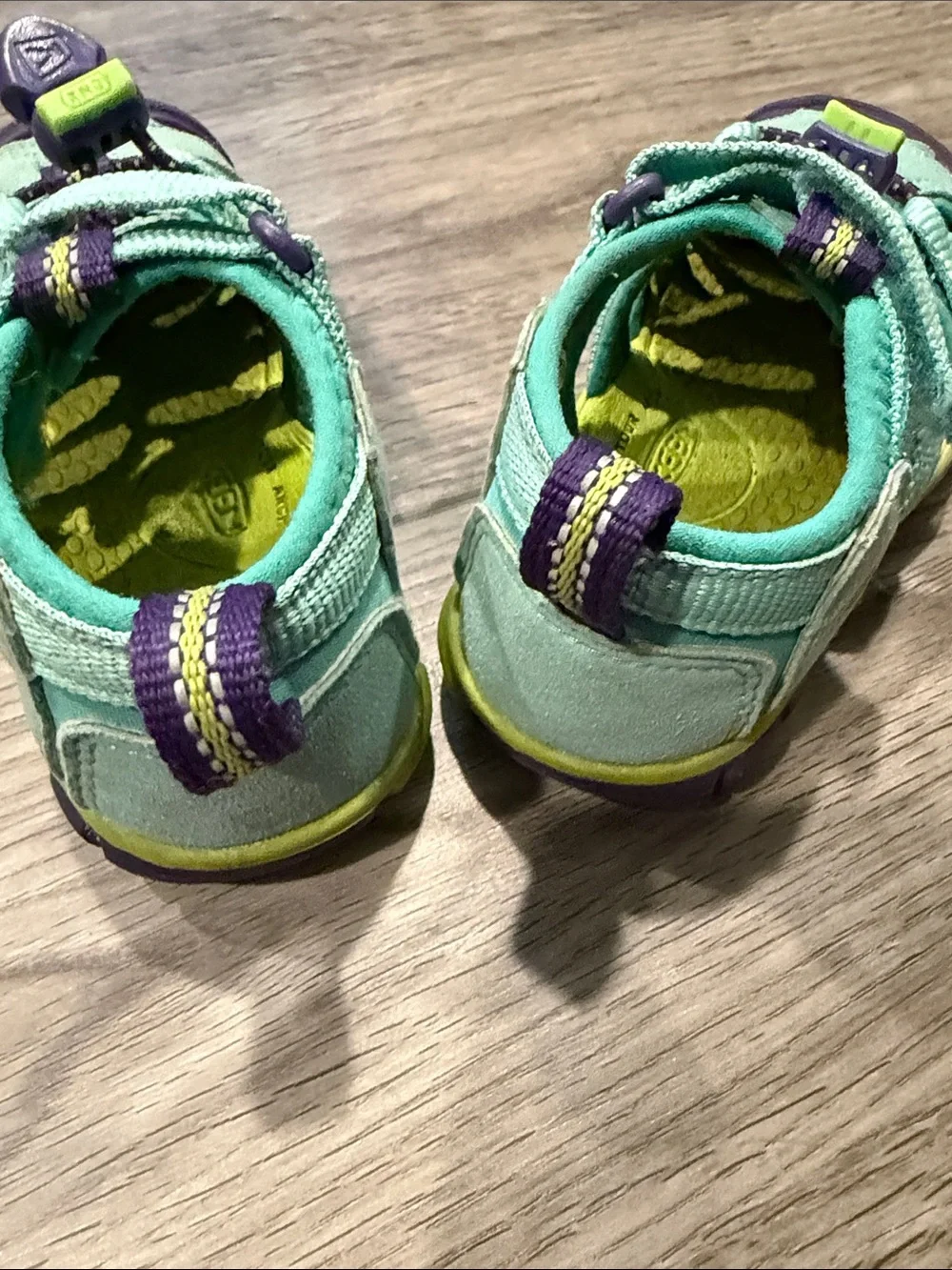Girls Havana and Keen size 8